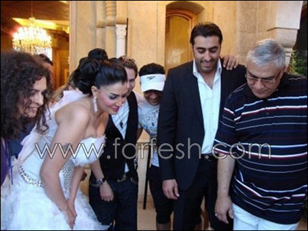 وراء كل فستان صممه محمد داغر للفنانات أسرارا وحكايا!    صورة رقم 14