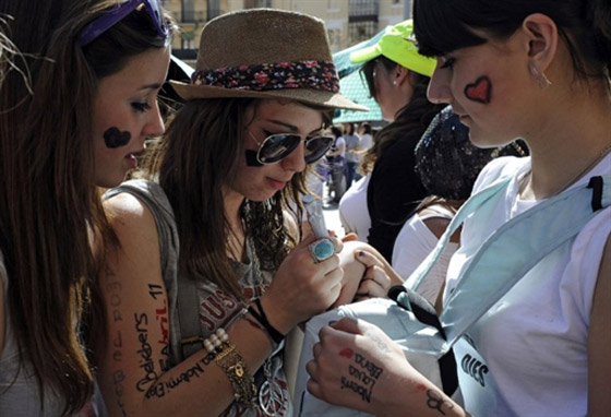 بعد انتظار طويل.. جاستن بيبر يصل اسرائيل اخيرا!  صورة رقم 4