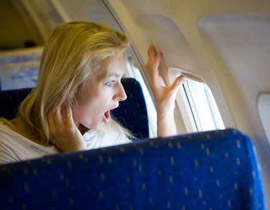 ادعى بوجود قنبلة على متن الطائرة.. فسجن 3 سنوات!! صورة رقم 1 ادعى بوجود قنبلة على متن الطائرة.. فسجن 3 سنوات!! صورة رقم 1