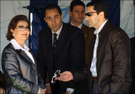 محامون بريطانيون يتولون قضية الدفاع عن مبارك واسرته! صورة رقم 3