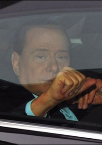 صديقة: جاذبية برلسكوني النوعية تغنيه عن دفع المال مقابل النوع! صورة رقم 2 صديقة: جاذبية برلسكوني النوعية تغنيه عن دفع المال مقابل النوع! صورة رقم 2