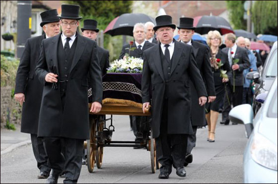 دفن ولكن.. بعد مرور 190 عاما على شنقه!!  صورة رقم 5