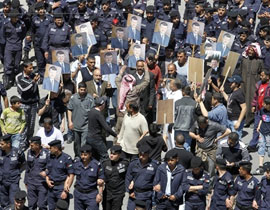 الاردن: 91 جريحا اثناء تفريق مظاهرة للتيار السلفي في الزرقاء صورة رقم 1 الاردن: 91 جريحا اثناء تفريق مظاهرة للتيار السلفي في الزرقاء صورة رقم 1