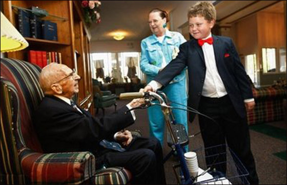 وفاة اكبر رجل معمر في العالم عن عمر يناهز 114 سنة!!  صورة رقم 4