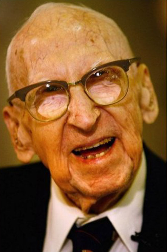 وفاة اكبر رجل معمر في العالم عن عمر يناهز 114 سنة!!  صورة رقم 5