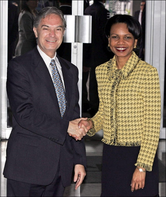 كونداليزا رايس.. من السياسة الى تمثيل الكوميديا؟!   صورة رقم 7