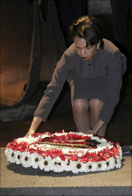 كونداليزا رايس.. من السياسة الى تمثيل الكوميديا؟!   صورة رقم 11