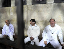 من سجن طره: مساج للعادلي على يد روسية والزوجات يطلبن الخلع! صورة رقم 2 من سجن طره: مساج للعادلي على يد روسية والزوجات يطلبن الخلع! صورة رقم 2