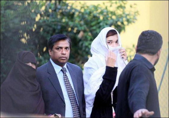 عائلة باكستانية تمنع ابنتها من الذهاب الى المدرسة بسبب جمالها!! صورة رقم 4 عائلة باكستانية تمنع ابنتها من الذهاب الى المدرسة بسبب جمالها!! صورة رقم 4