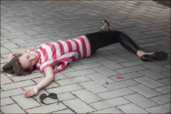 تشاجر مع زوجته.. فألقاها من الطابق الثالث!!! صورة رقم 1 تشاجر مع زوجته.. فألقاها من الطابق الثالث!!! صورة رقم 1