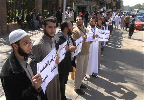 مسيرة سلفية احتجاجا على دفن مبارك في مسجد النور لانه كافر صورة رقم 3 مسيرة سلفية احتجاجا على دفن مبارك في مسجد النور لانه كافر صورة رقم 3