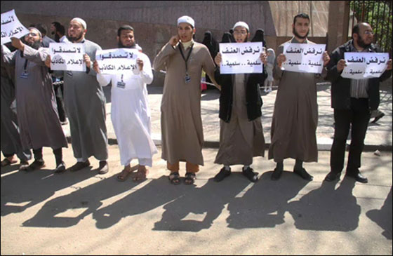 مسيرة سلفية احتجاجا على دفن مبارك في مسجد النور لانه كافر صورة رقم 4 مسيرة سلفية احتجاجا على دفن مبارك في مسجد النور لانه كافر صورة رقم 4