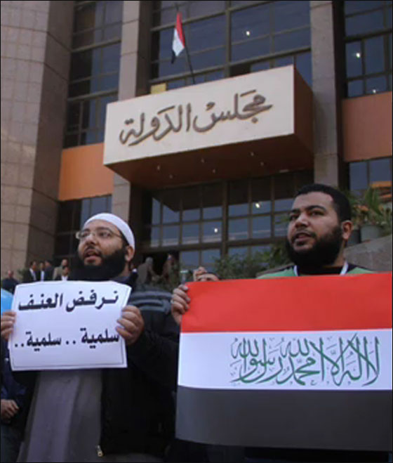 مسيرة سلفية احتجاجا على دفن مبارك في مسجد النور لانه كافر صورة رقم 5 مسيرة سلفية احتجاجا على دفن مبارك في مسجد النور لانه كافر صورة رقم 5