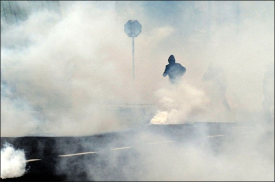 احتجاجات في اسطنبول بعد استبعاد 12 مرشحا كرديا من خوض الانتخابات صورة رقم 4 احتجاجات في اسطنبول بعد استبعاد 12 مرشحا كرديا من خوض الانتخابات صورة رقم 4