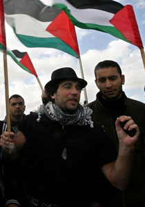 والدة اريغوني: لا تعدموا قتلة ابني لأن الحياة بالنسبة له قيمة عليا صورة رقم 2 والدة اريغوني: لا تعدموا قتلة ابني لأن الحياة بالنسبة له قيمة عليا صورة رقم 2