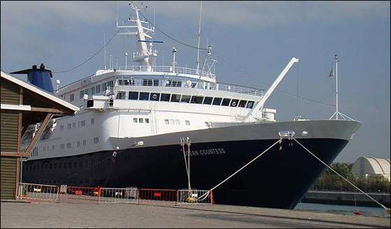 مسعفون يلقون بعجوز 73 عاما بمياه المحيط الجليدي.. بالخطا صورة رقم 6 مسعفون يلقون بعجوز 73 عاما بمياه المحيط الجليدي.. بالخطا صورة رقم 6