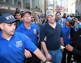 تعويضات بقيمة 25 ألف دولار لأمريكي أحرق القرآن الكريم صورة رقم 1 تعويضات بقيمة 25 ألف دولار لأمريكي أحرق القرآن الكريم صورة رقم 1