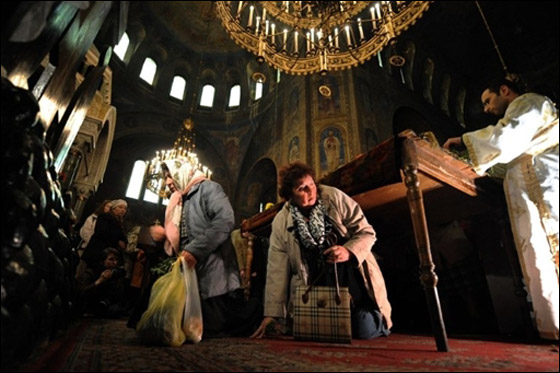 بالصور.. مسلسلات اون لاين ينقل لكم احتفالات الجمعة العظيمة حول العالم!! صورة رقم 1 بالصور.. مسلسلات اون لاين ينقل لكم احتفالات الجمعة العظيمة حول العالم!! صورة رقم 1