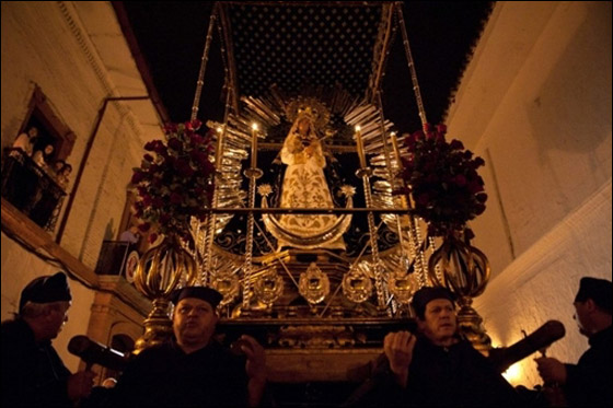 بالصور.. مسلسلات اون لاين ينقل لكم احتفالات الجمعة العظيمة حول العالم!! صورة رقم 16 بالصور.. مسلسلات اون لاين ينقل لكم احتفالات الجمعة العظيمة حول العالم!! صورة رقم 16