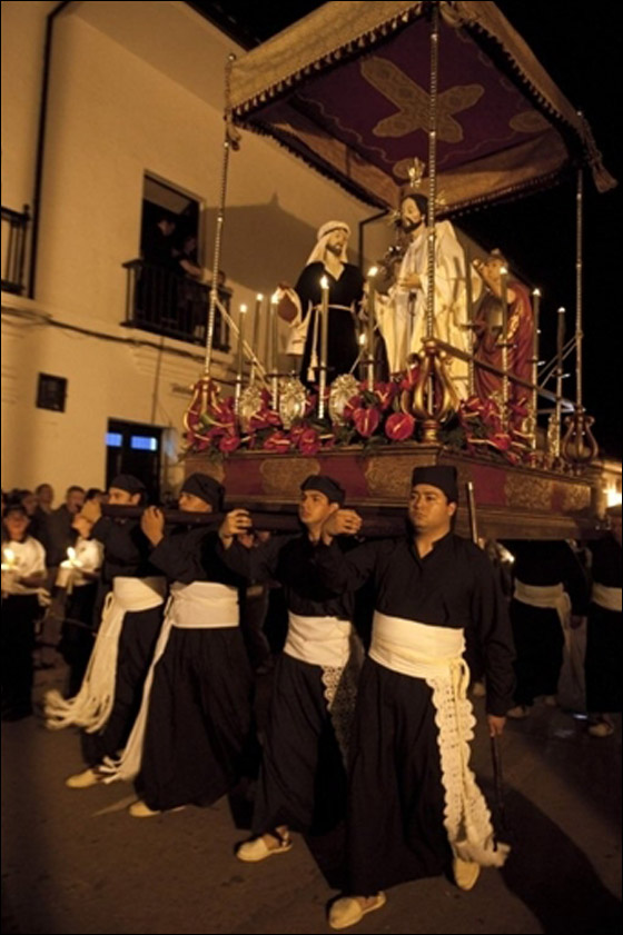 بالصور.. مسلسلات اون لاين ينقل لكم احتفالات الجمعة العظيمة حول العالم!! صورة رقم 12 بالصور.. مسلسلات اون لاين ينقل لكم احتفالات الجمعة العظيمة حول العالم!! صورة رقم 12