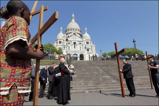 بالصور.. مسلسلات اون لاين ينقل لكم احتفالات الجمعة العظيمة حول العالم!! صورة رقم 20 بالصور.. مسلسلات اون لاين ينقل لكم احتفالات الجمعة العظيمة حول العالم!! صورة رقم 20