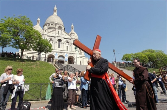 بالصور.. مسلسلات اون لاين ينقل لكم احتفالات الجمعة العظيمة حول العالم!! صورة رقم 19 بالصور.. مسلسلات اون لاين ينقل لكم احتفالات الجمعة العظيمة حول العالم!! صورة رقم 19