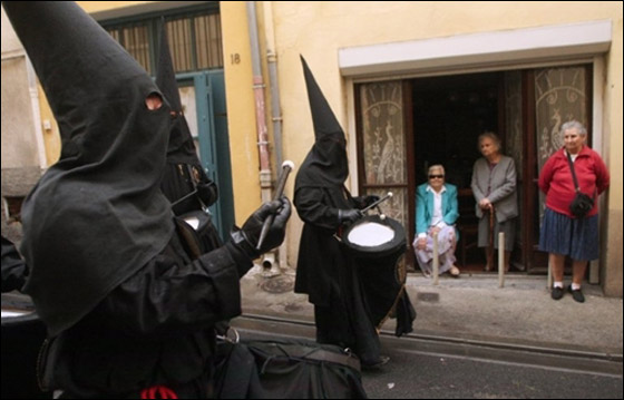بالصور.. مسلسلات اون لاين ينقل لكم احتفالات الجمعة العظيمة حول العالم!! صورة رقم 27 بالصور.. مسلسلات اون لاين ينقل لكم احتفالات الجمعة العظيمة حول العالم!! صورة رقم 27