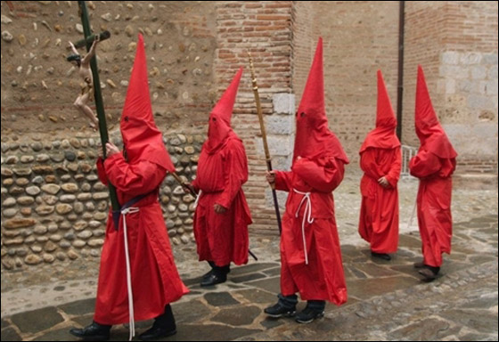 بالصور.. مسلسلات اون لاين ينقل لكم احتفالات الجمعة العظيمة حول العالم!! صورة رقم 24 بالصور.. مسلسلات اون لاين ينقل لكم احتفالات الجمعة العظيمة حول العالم!! صورة رقم 24