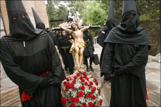 بالصور.. مسلسلات اون لاين ينقل لكم احتفالات الجمعة العظيمة حول العالم!! صورة رقم 26 بالصور.. مسلسلات اون لاين ينقل لكم احتفالات الجمعة العظيمة حول العالم!! صورة رقم 26