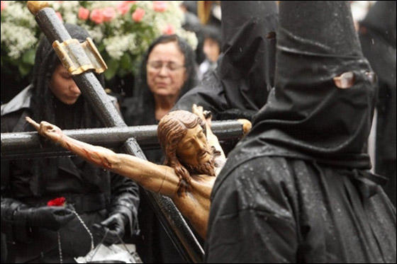 بالصور.. مسلسلات اون لاين ينقل لكم احتفالات الجمعة العظيمة حول العالم!! صورة رقم 28 بالصور.. مسلسلات اون لاين ينقل لكم احتفالات الجمعة العظيمة حول العالم!! صورة رقم 28