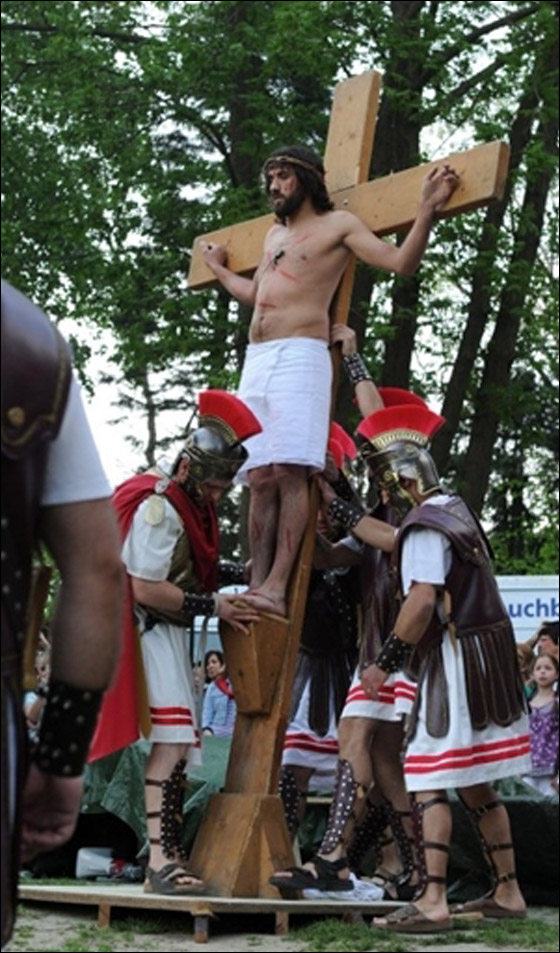 بالصور.. مسلسلات اون لاين ينقل لكم احتفالات الجمعة العظيمة حول العالم!! صورة رقم 34 بالصور.. مسلسلات اون لاين ينقل لكم احتفالات الجمعة العظيمة حول العالم!! صورة رقم 34