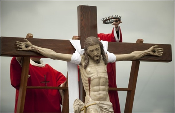 بالصور.. مسلسلات اون لاين ينقل لكم احتفالات الجمعة العظيمة حول العالم!! صورة رقم 32 بالصور.. مسلسلات اون لاين ينقل لكم احتفالات الجمعة العظيمة حول العالم!! صورة رقم 32