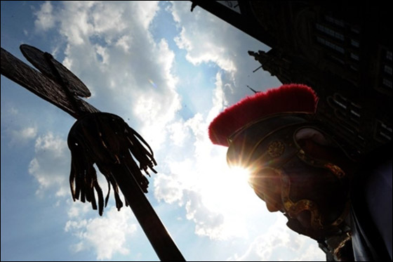 بالصور.. مسلسلات اون لاين ينقل لكم احتفالات الجمعة العظيمة حول العالم!! صورة رقم 44 بالصور.. مسلسلات اون لاين ينقل لكم احتفالات الجمعة العظيمة حول العالم!! صورة رقم 44