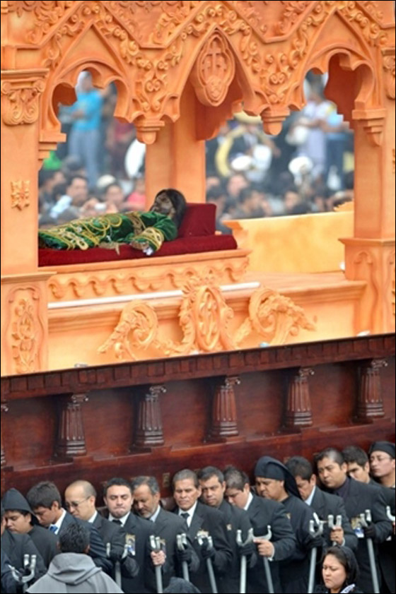 بالصور.. مسلسلات اون لاين ينقل لكم احتفالات الجمعة العظيمة حول العالم!! صورة رقم 49 بالصور.. مسلسلات اون لاين ينقل لكم احتفالات الجمعة العظيمة حول العالم!! صورة رقم 49