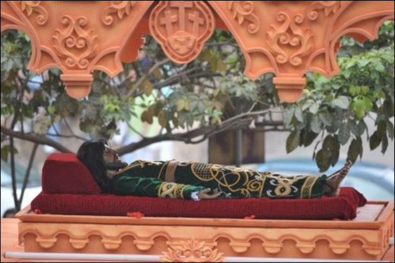 بالصور.. مسلسلات اون لاين ينقل لكم احتفالات الجمعة العظيمة حول العالم!! صورة رقم 48 بالصور.. مسلسلات اون لاين ينقل لكم احتفالات الجمعة العظيمة حول العالم!! صورة رقم 48