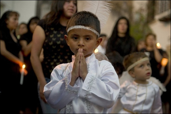 بالصور.. مسلسلات اون لاين ينقل لكم احتفالات الجمعة العظيمة حول العالم!! صورة رقم 51 بالصور.. مسلسلات اون لاين ينقل لكم احتفالات الجمعة العظيمة حول العالم!! صورة رقم 51