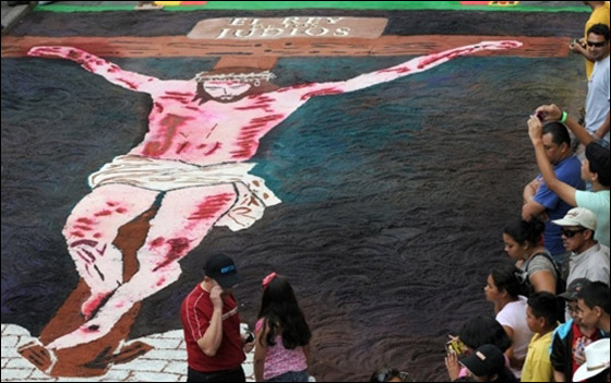 بالصور.. مسلسلات اون لاين ينقل لكم احتفالات الجمعة العظيمة حول العالم!! صورة رقم 54 بالصور.. مسلسلات اون لاين ينقل لكم احتفالات الجمعة العظيمة حول العالم!! صورة رقم 54