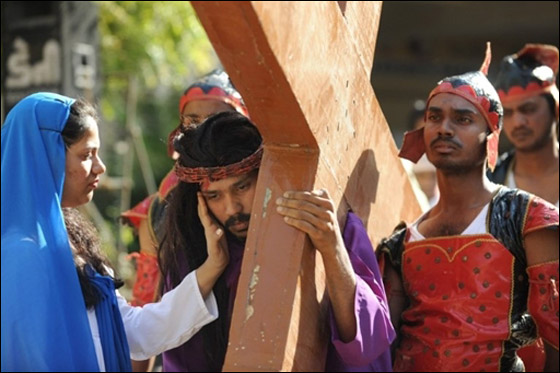 بالصور.. مسلسلات اون لاين ينقل لكم احتفالات الجمعة العظيمة حول العالم!! صورة رقم 63 بالصور.. مسلسلات اون لاين ينقل لكم احتفالات الجمعة العظيمة حول العالم!! صورة رقم 63