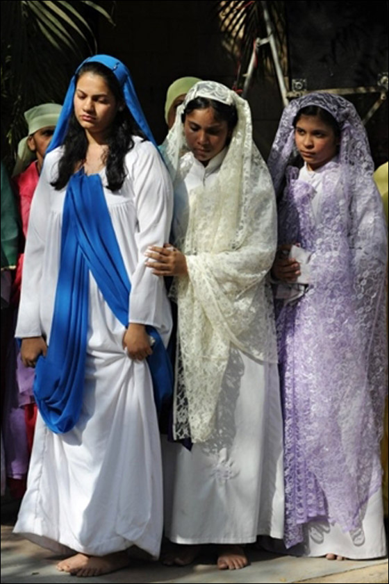 بالصور.. مسلسلات اون لاين ينقل لكم احتفالات الجمعة العظيمة حول العالم!! صورة رقم 65 بالصور.. مسلسلات اون لاين ينقل لكم احتفالات الجمعة العظيمة حول العالم!! صورة رقم 65