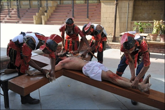 بالصور.. مسلسلات اون لاين ينقل لكم احتفالات الجمعة العظيمة حول العالم!! صورة رقم 67 بالصور.. مسلسلات اون لاين ينقل لكم احتفالات الجمعة العظيمة حول العالم!! صورة رقم 67