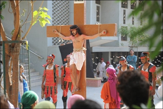 بالصور.. مسلسلات اون لاين ينقل لكم احتفالات الجمعة العظيمة حول العالم!! صورة رقم 69 بالصور.. مسلسلات اون لاين ينقل لكم احتفالات الجمعة العظيمة حول العالم!! صورة رقم 69