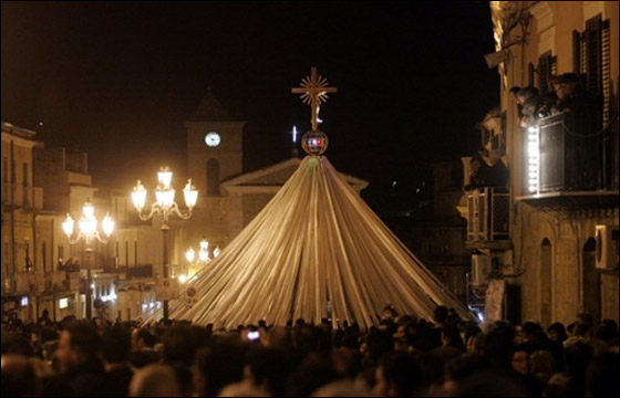 بالصور.. مسلسلات اون لاين ينقل لكم احتفالات الجمعة العظيمة حول العالم!! صورة رقم 75 بالصور.. مسلسلات اون لاين ينقل لكم احتفالات الجمعة العظيمة حول العالم!! صورة رقم 75