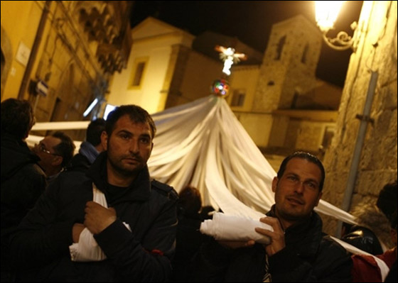 بالصور.. مسلسلات اون لاين ينقل لكم احتفالات الجمعة العظيمة حول العالم!! صورة رقم 74 بالصور.. مسلسلات اون لاين ينقل لكم احتفالات الجمعة العظيمة حول العالم!! صورة رقم 74