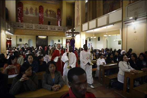 بالصور.. مسلسلات اون لاين ينقل لكم احتفالات الجمعة العظيمة حول العالم!! صورة رقم 77 بالصور.. مسلسلات اون لاين ينقل لكم احتفالات الجمعة العظيمة حول العالم!! صورة رقم 77