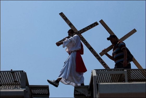 بالصور.. مسلسلات اون لاين ينقل لكم احتفالات الجمعة العظيمة حول العالم!! صورة رقم 95 بالصور.. مسلسلات اون لاين ينقل لكم احتفالات الجمعة العظيمة حول العالم!! صورة رقم 95