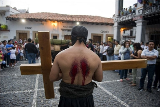 بالصور.. مسلسلات اون لاين ينقل لكم احتفالات الجمعة العظيمة حول العالم!! صورة رقم 98 بالصور.. مسلسلات اون لاين ينقل لكم احتفالات الجمعة العظيمة حول العالم!! صورة رقم 98