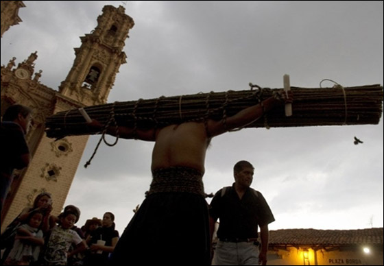 بالصور.. مسلسلات اون لاين ينقل لكم احتفالات الجمعة العظيمة حول العالم!! صورة رقم 97 بالصور.. مسلسلات اون لاين ينقل لكم احتفالات الجمعة العظيمة حول العالم!! صورة رقم 97