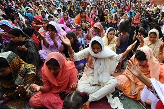 بالصور.. مسلسلات اون لاين ينقل لكم احتفالات الجمعة العظيمة حول العالم!! صورة رقم 103 بالصور.. مسلسلات اون لاين ينقل لكم احتفالات الجمعة العظيمة حول العالم!! صورة رقم 103