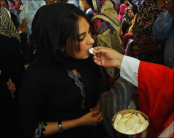 بالصور.. مسلسلات اون لاين ينقل لكم احتفالات الجمعة العظيمة حول العالم!! صورة رقم 105 بالصور.. مسلسلات اون لاين ينقل لكم احتفالات الجمعة العظيمة حول العالم!! صورة رقم 105