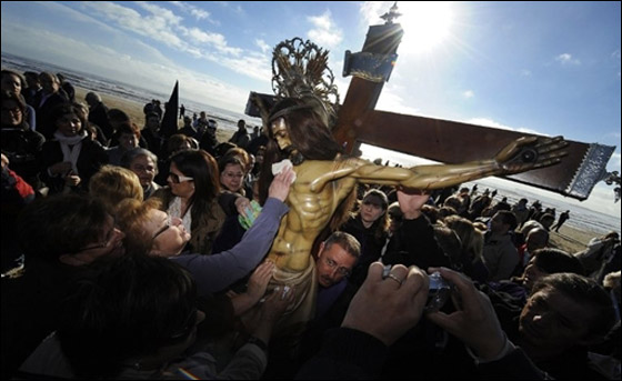 بالصور.. مسلسلات اون لاين ينقل لكم احتفالات الجمعة العظيمة حول العالم!! صورة رقم 108 بالصور.. مسلسلات اون لاين ينقل لكم احتفالات الجمعة العظيمة حول العالم!! صورة رقم 108